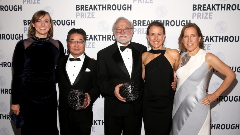 Katie Ledecky, Kazutoshi Mori, Peter Walter, Anne Wojcicki, and Susan Wojcicki on the red carpet at the Breakthrough Prize Ceremony