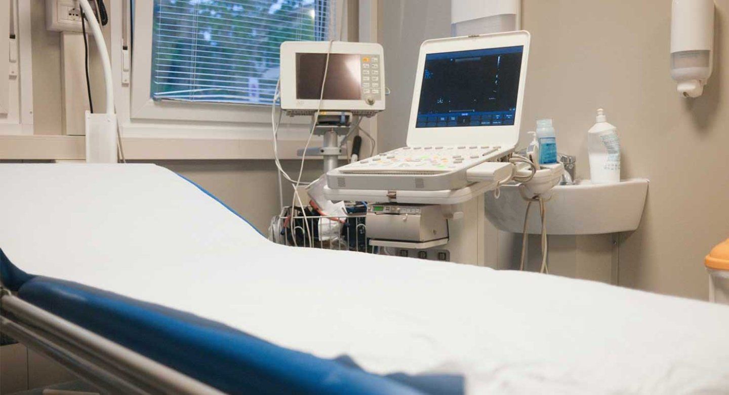 An ultrasound machine and an examination bed at a clinic.