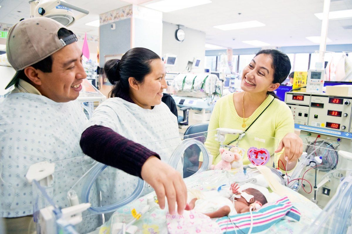 parents of the premature baby talk with a neonatologist in the hospital